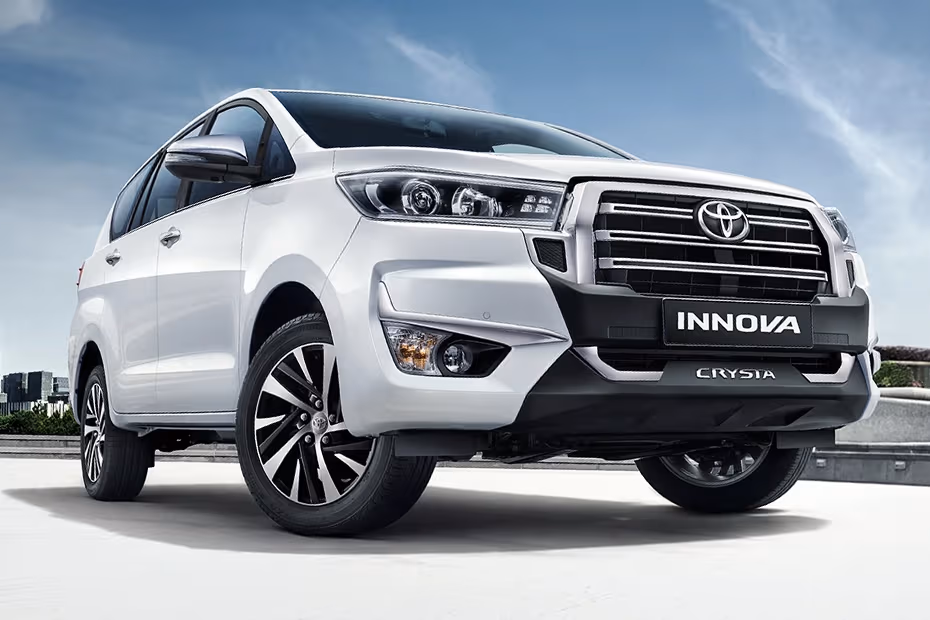 Toyota Innova Crysta thumbnail 3